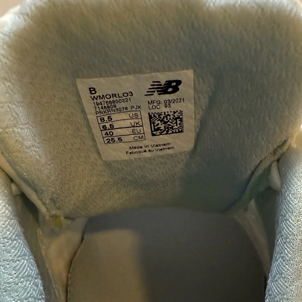 New Balance Women's Fresh Foam More V3 Running Shoes, Size 8.5 - Picture 6 of 8